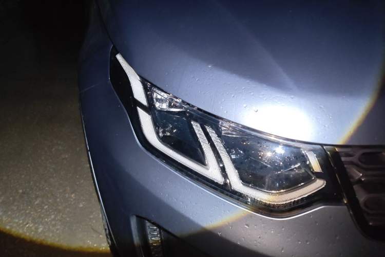 Used Land Rover Discovery Sport 2020 249 PS R-Dynamic Performance Edition Right Front Headlight