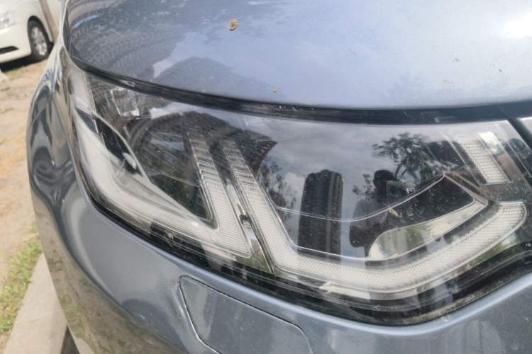 Used Land Rover Discovery Sport 2020 249 PS R-Dynamic Performance Tech Edition 5 Seats Right Front Headlight