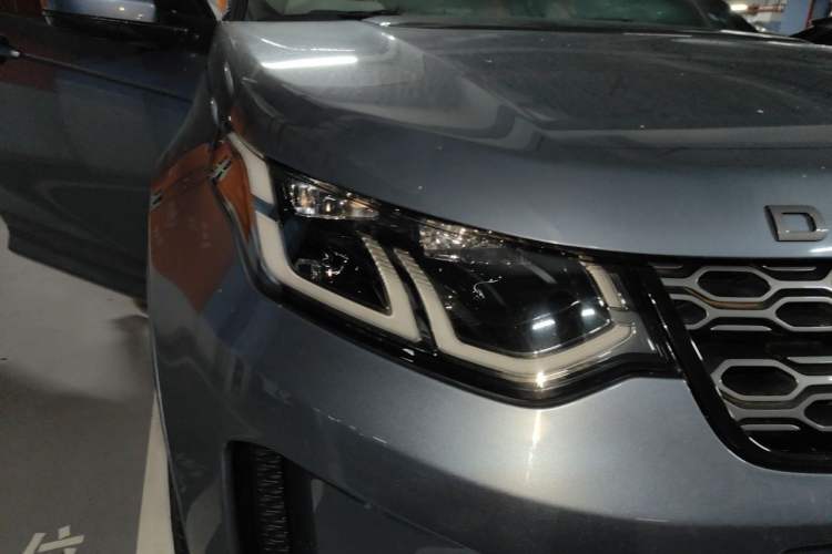 Used Land Rover Discovery Sport 2020 249 PS R-Dynamic Performance Edition Right Front Headlight
