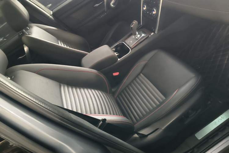 Used Land Rover Discovery Sport 2020 249 PS R-Dynamic Performance Tech Edition 7 Seats Right Front Seat