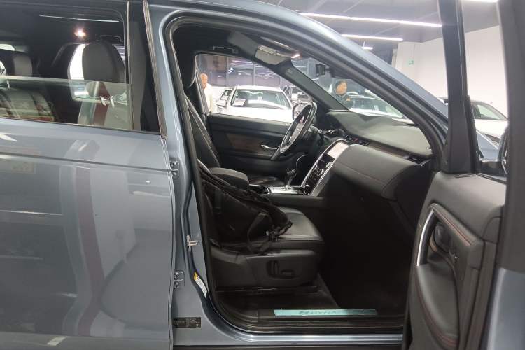 Used Land Rover Discovery Sport 2020 249 PS R-Dynamic Performance Edition Right Front Seat
