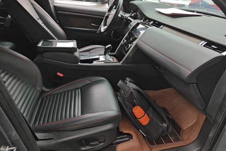 Used Land Rover Discovery Sport 2020 249 PS R-Dynamic Performance Edition Right Front Seat