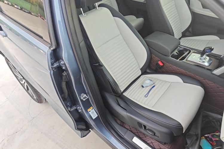 Used Land Rover Discovery Sport 2020 249 PS R-Dynamic Performance Edition Right Front Seat
