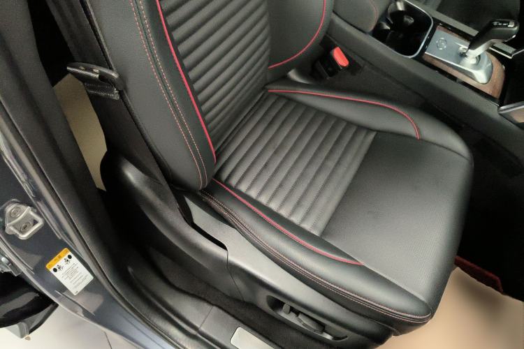 Used Land Rover Discovery Sport 2020 249 PS R-Dynamic Performance Edition Right Front Seat