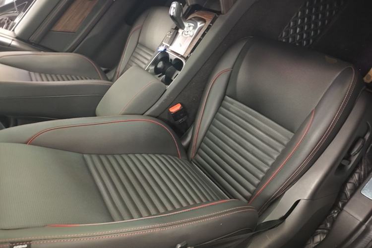 Used Land Rover Discovery Sport 2020 249 PS R-Dynamic Performance Edition Right Front Seat