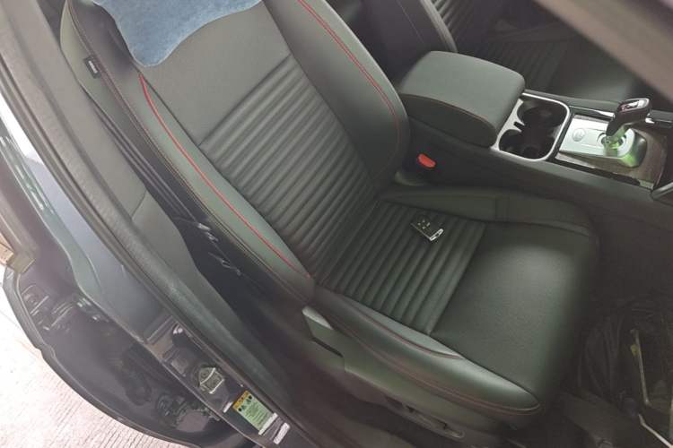 Used Land Rover Discovery Sport 2020 249 PS R-Dynamic Performance Edition Right Front Seat