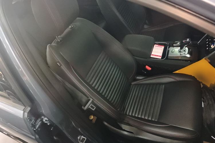 Used Land Rover Discovery Sport 2020 249 PS R-Dynamic Performance Edition Right Front Seat