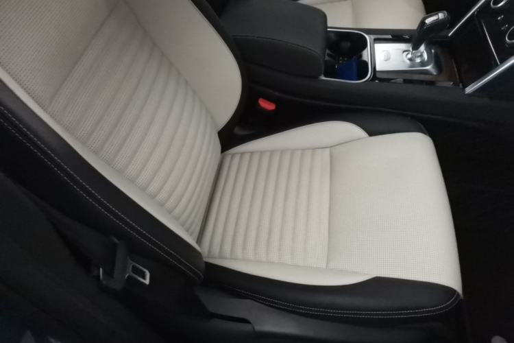 Used Land Rover Discovery Sport 2020 249 PS R-Dynamic Performance Tech Edition 5 Seats Right Front Seat