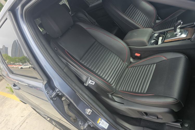 Used Land Rover Discovery Sport 2020 249 PS R-Dynamic Performance Edition Right Front Seat
