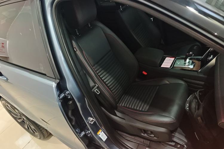 Used Land Rover Discovery Sport 2020 249 PS R-Dynamic Performance Tech Edition 5 Seats Right Front Seat