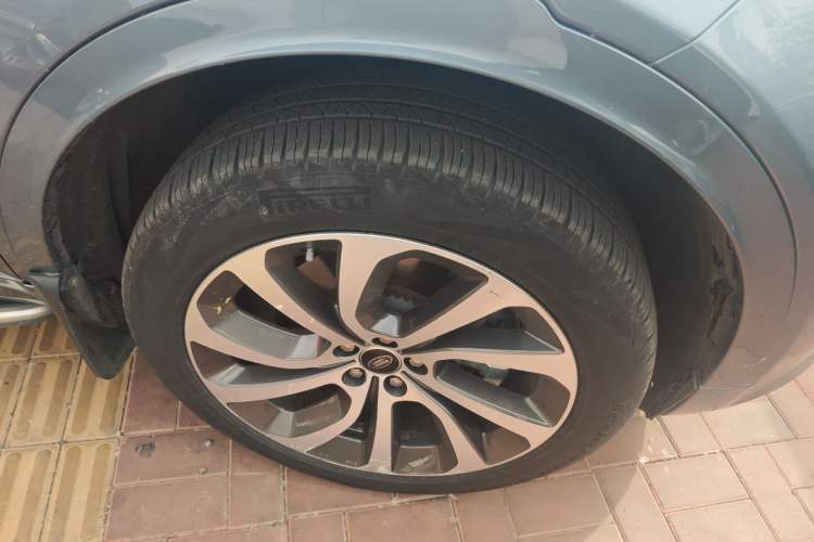 Used Land Rover Discovery Sport 2020 249 PS R-Dynamic Performance Edition Right Front Wheel Hub