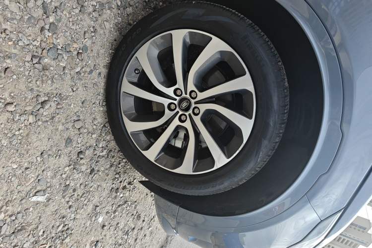 Used Land Rover Discovery Sport 2020 249 PS R-Dynamic Performance Edition Right Front Wheel Hub