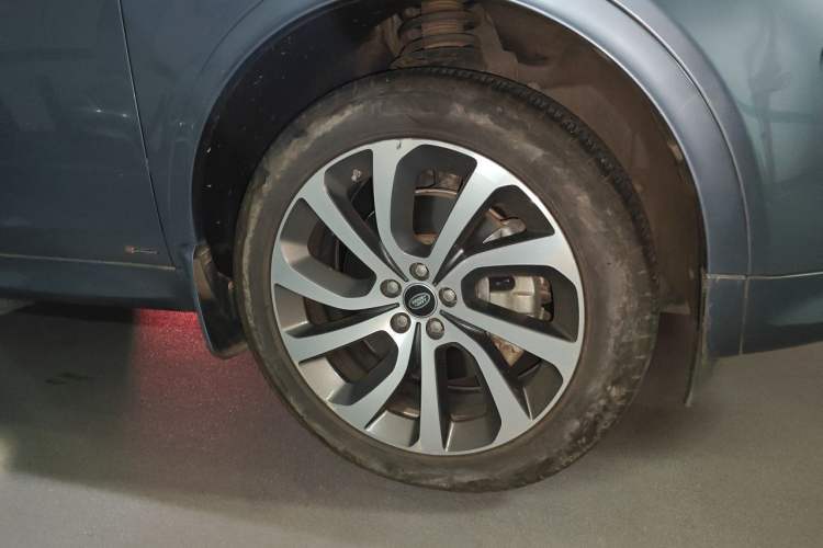 Used Land Rover Discovery Sport 2020 249 PS R-Dynamic Performance Edition Right Front Wheel Hub