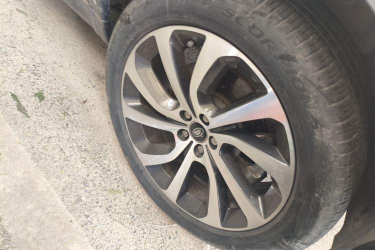 Used Land Rover Discovery Sport 2020 249 PS R-Dynamic Performance Edition Right Front Wheel Hub