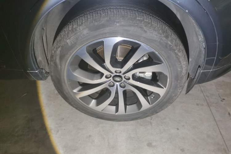 Used Land Rover Discovery Sport 2020 249 PS R-Dynamic Performance Edition Right Front Wheel Hub