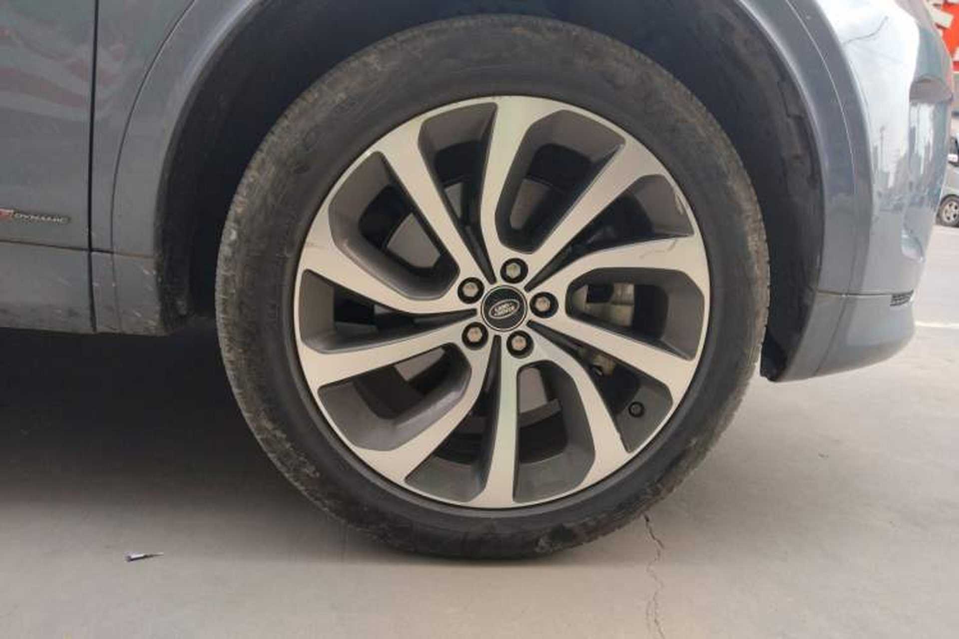 Used Land Rover Discovery Sport 2020 249 PS R-Dynamic Performance Edition Right Front Wheel Hub