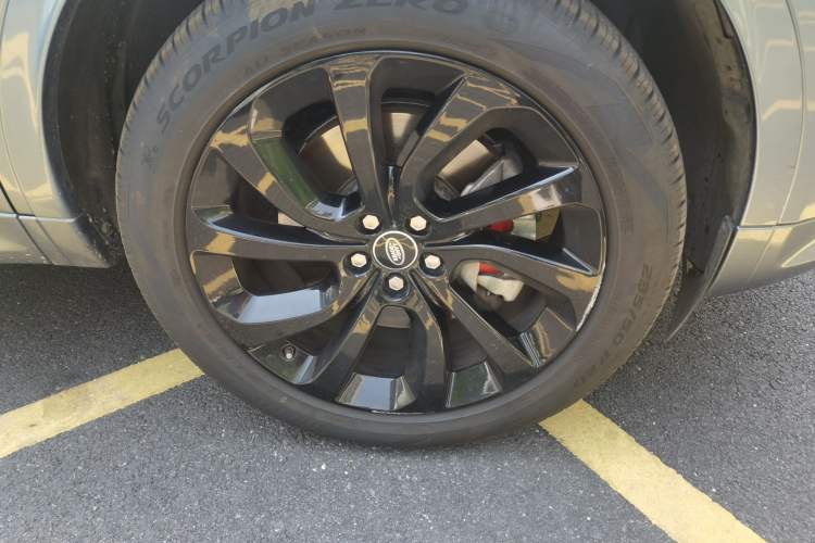 Used Land Rover Discovery Sport 2020 249 PS R-Dynamic Performance Edition Right Front Wheel Hub