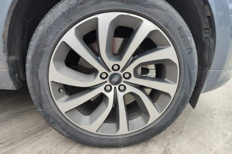Used Land Rover Discovery Sport 2020 249 PS R-Dynamic Performance Edition Right Front Wheel Hub