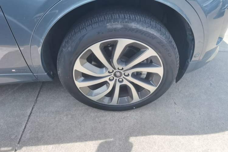 Used Land Rover Discovery Sport 2020 249 PS R-Dynamic Performance Tech Edition 5 Seats Right Front Wheel Hub