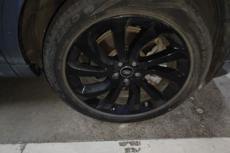 Used Land Rover Discovery Sport 2020 249 PS R-Dynamic Performance Edition Right Front Wheel Hub