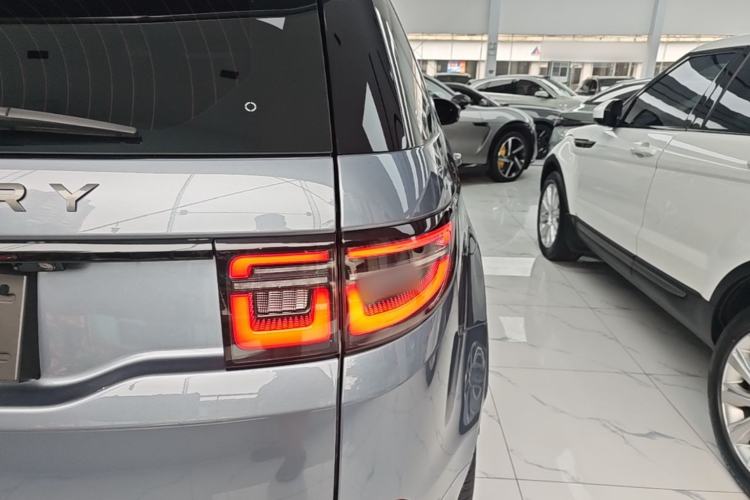 Used Land Rover Discovery Sport 2020 249 PS R-Dynamic Performance Tech Edition 7 Seats Right Rear Taillight