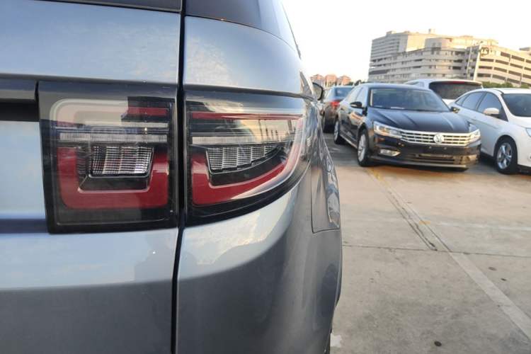 Used Land Rover Discovery Sport 2020 249 PS R-Dynamic Performance Tech Edition 7 Seats Right Rear Taillight