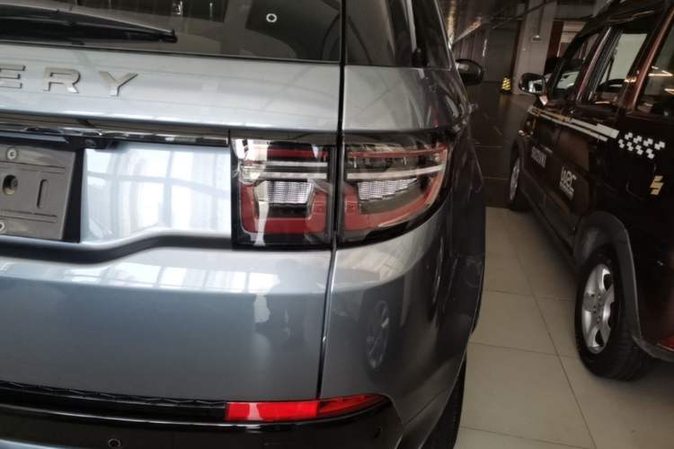 Used Land Rover Discovery Sport 2020 249 PS R-Dynamic Performance Tech Edition 5 Seats Right Rear Taillight