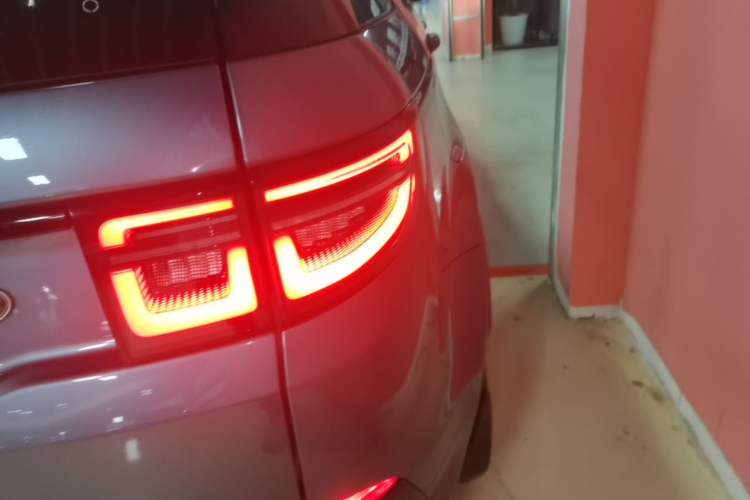 Used Land Rover Discovery Sport 2020 249 PS R-Dynamic Performance Tech Edition 5 Seats Right Rear Taillight