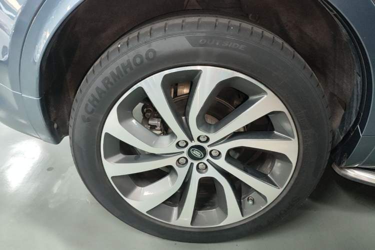 Used Land Rover Discovery Sport 2020 249 PS R-Dynamic Performance Edition Right Rear Wheel Hub