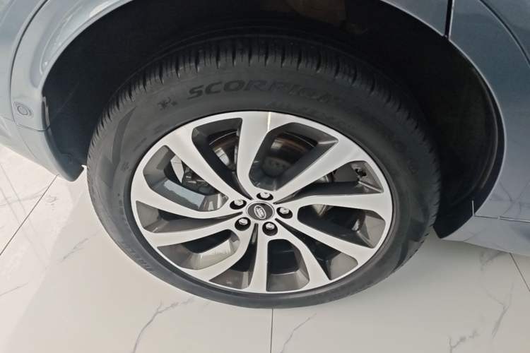 Used Land Rover Discovery Sport 2020 249 PS R-Dynamic Performance Tech Edition 7 Seats Right Rear Wheel Hub