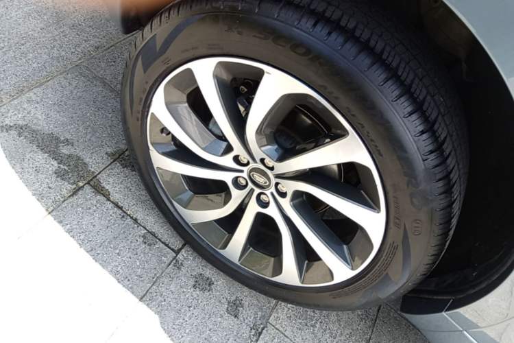 Used Land Rover Discovery Sport 2020 249 PS R-Dynamic Performance Edition Right Rear Wheel Hub