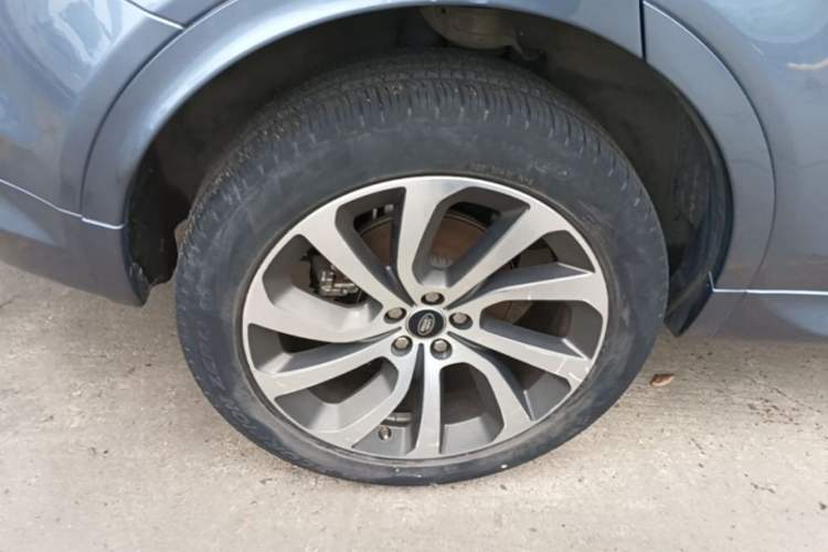 Used Land Rover Discovery Sport 2020 249 PS R-Dynamic Performance Edition Right Rear Wheel Hub