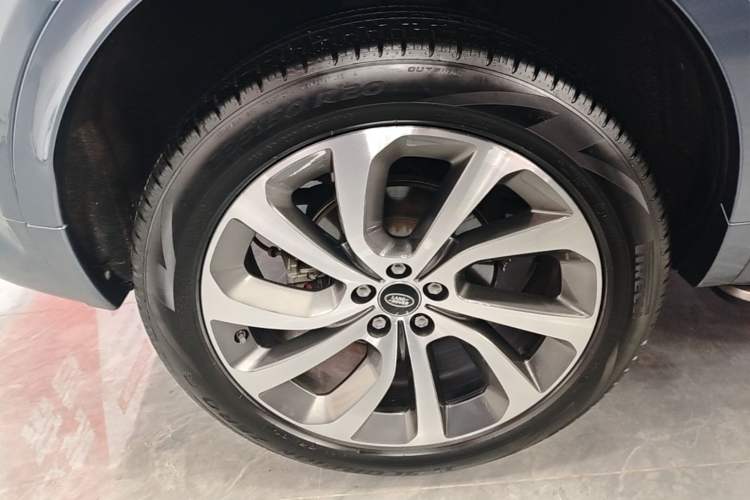Used Land Rover Discovery Sport 2020 249 PS R-Dynamic Performance Edition Right Rear Wheel Hub