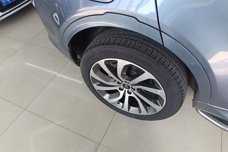 Used Land Rover Discovery Sport 2020 249 PS R-Dynamic Performance Edition Right Rear Wheel Hub