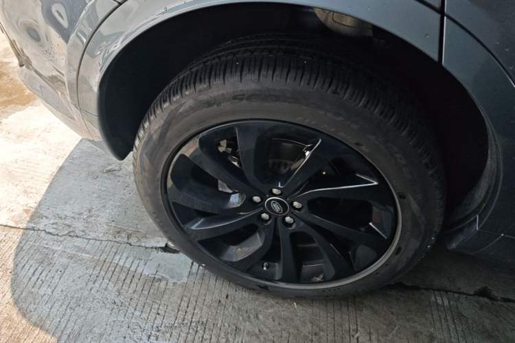 Used Land Rover Discovery Sport 2020 249 PS R-Dynamic Performance Edition Right Rear Wheel Hub