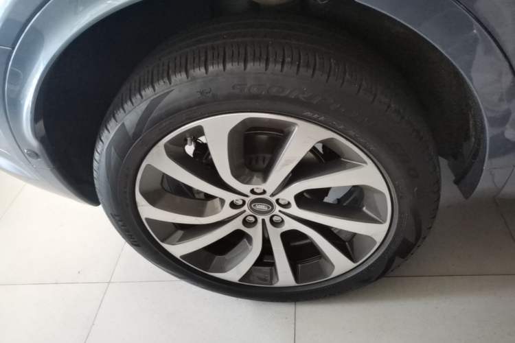 Used Land Rover Discovery Sport 2020 249 PS R-Dynamic Performance Tech Edition 5 Seats Right Rear Wheel Hub