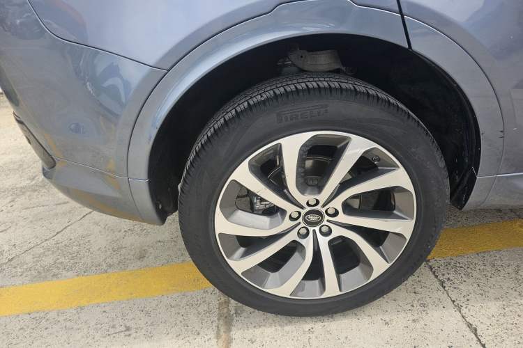 Used Land Rover Discovery Sport 2020 249 PS R-Dynamic Performance Edition Right Rear Wheel Hub