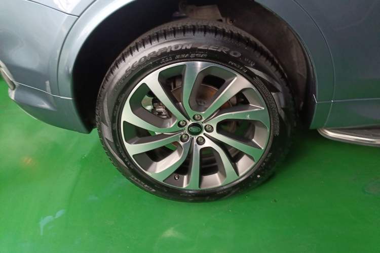 Used Land Rover Discovery Sport 2020 249 PS R-Dynamic Performance Edition Right Rear Wheel Hub