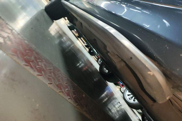 Used Land Rover Discovery Sport 2020 249 PS R-Dynamic Performance Edition Right Side Sill