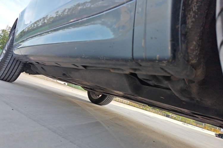 Used Land Rover Discovery Sport 2020 249 PS R-Dynamic Performance Edition Right Side Sill
