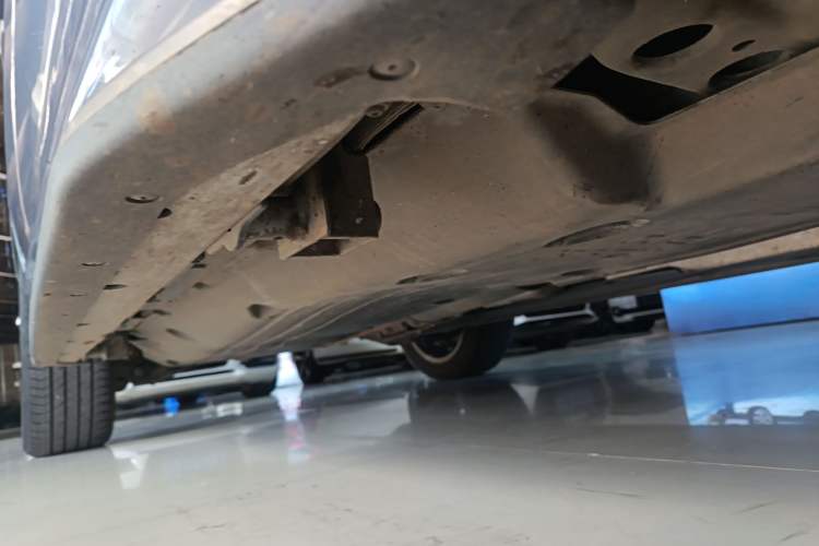 Used Land Rover Discovery Sport 2020 249 PS R-Dynamic Performance Edition Right Side Sill