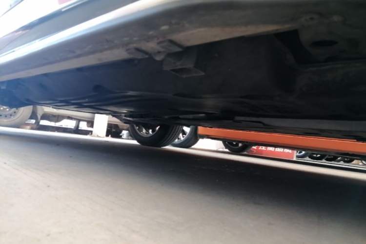 Used Land Rover Discovery Sport 2020 249 PS R-Dynamic Performance Edition Right Side Sill