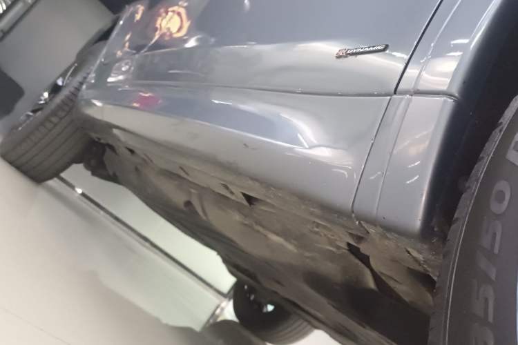 Used Land Rover Discovery Sport 2020 249 PS R-Dynamic Performance Edition Right Side Sill