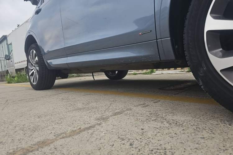 Used Land Rover Discovery Sport 2020 249 PS R-Dynamic Performance Edition Right Side Sill