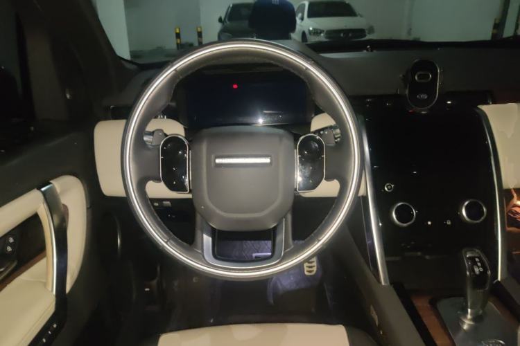 Used Land Rover Discovery Sport 2020 249 PS R-Dynamic Performance Tech Edition 5 Seats Steering Wheel