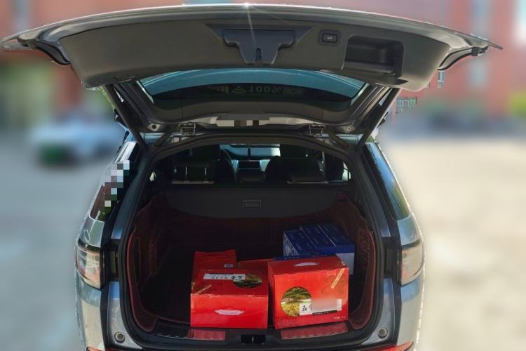 Used Land Rover Discovery Sport 2020 249 PS R-Dynamic Performance Edition Trunk