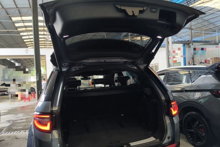 Used Land Rover Discovery Sport 2020 249 PS R-Dynamic Performance Tech Edition 7 Seats Trunk