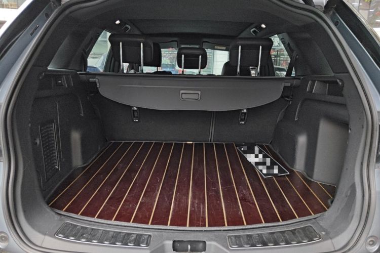 Used Land Rover Discovery Sport 2020 249 PS R-Dynamic Performance Edition Trunk