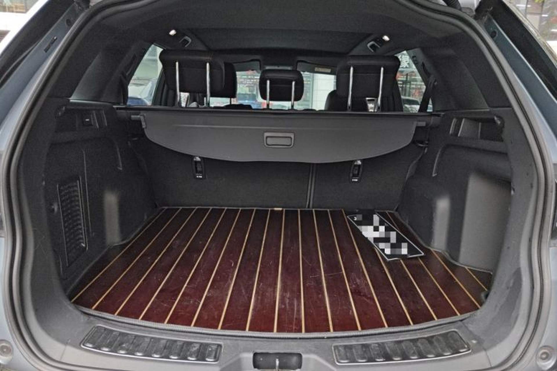 Used Land Rover Discovery Sport 2020 249 PS R-Dynamic Performance Edition Trunk