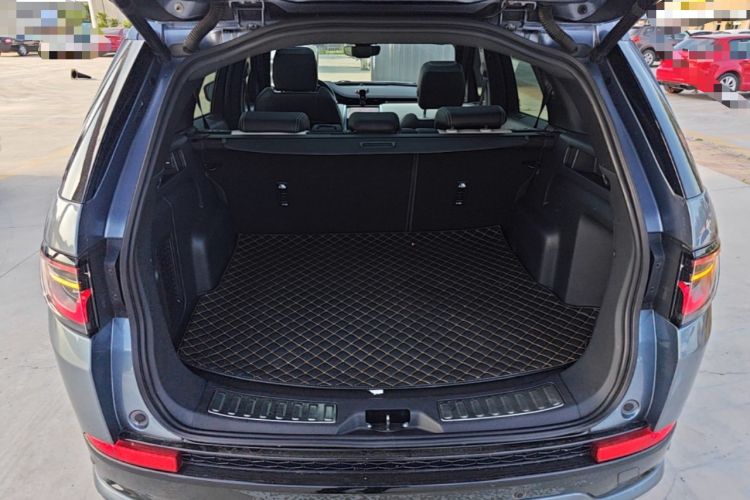 Used Land Rover Discovery Sport 2020 249 PS R-Dynamic Performance Edition Trunk
